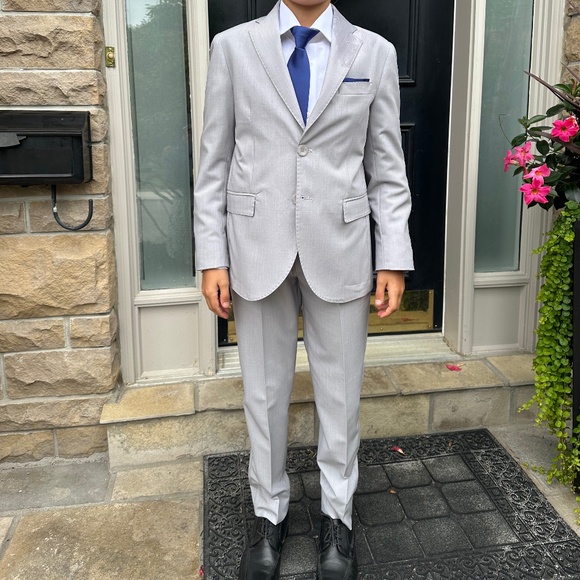 Boys Italian Made Suit - Picture 2 of 2